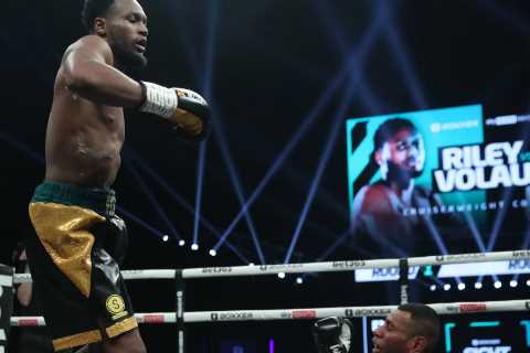 Watch Viddal Riley’s brutal 51 SECOND knockout win in full with friend and YouTube star KSI in attendance