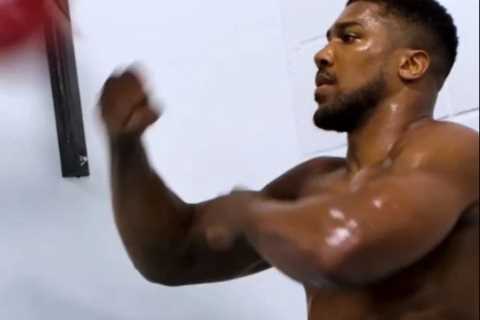 Anthony Joshua gives incredible behind-the-scenes insight into training for Usyk rematch and looks frighteningly fast