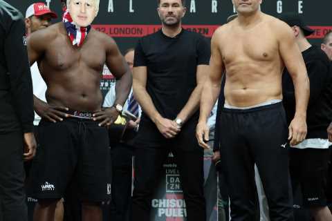 Derek Chisora wears Boris Johnson mask in support of former PM during weigh-in for Kubrat Pulev fight