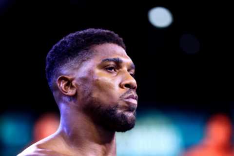 Anthony Joshua expects Tyson Fury fight contract ‘in next couple days’ and broadcaster situation ‘is extremely positive’