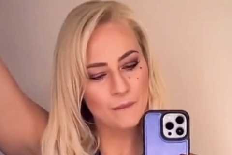Ebanie Bridges wows fans as she wears tiny lace-up corset for bathroom selfie ahead of Canelo vs Golovkin weigh-in