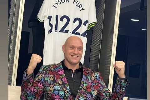 Man Utd fan Tyson Fury brutally trolls Tottenham as they give him Spurs shirt ahead of Derek Chisora fight