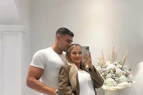 Molly-Mae Hague breaks down in tears as boyfriend Tommy pays tribute to her and baby at boxing match