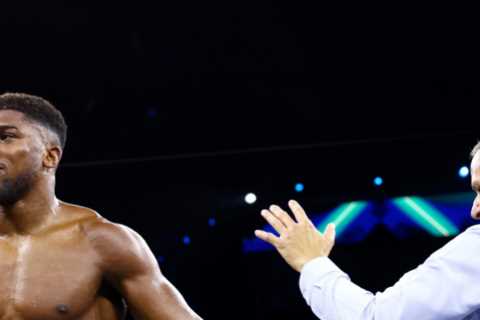 Anthony Joshua offered training by top British coach with heavyweight set to trial new team ahead of boxing return