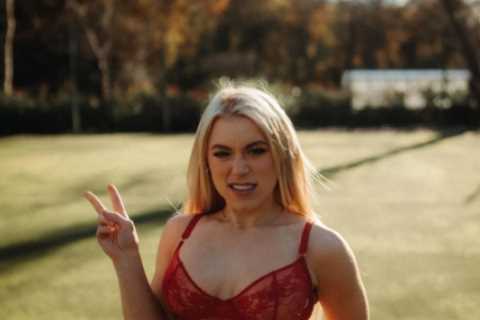 OnlyFans star Elle Brooke shows off her stunning ‘boxing body’ in sexy red lingerie and stocking outside