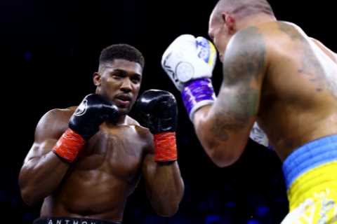 Anthony Joshua warned off fighting Deontay Wilder next by boxing legend following consecutive Oleksandr Usyk losses
