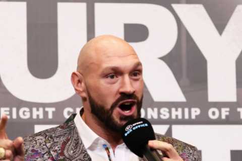 Tyson Fury applauded Sky Sports’ Adam Smith after the presenter took offence to Johnny Nelson’s verdict on Usyk