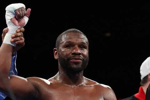 Floyd Mayweather explains ticket disaster and claims ‘I don’t point fingers’ after UK debut in front of empty arena