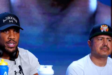 Anthony Joshua’s ex-coach doubles down on criticism of Oleksandr Usyk defeat and says he’s not ‘going to lie about it’