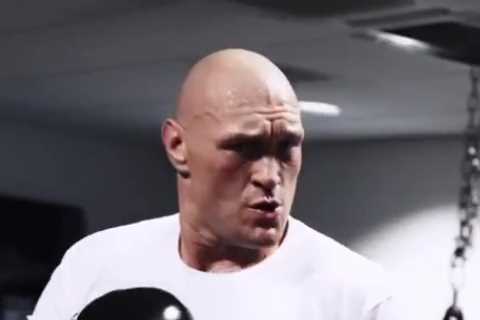 Tyson Fury and Oleksandr Usyk given extension to sign off on undisputed title fight as talks continue ahead of April 29