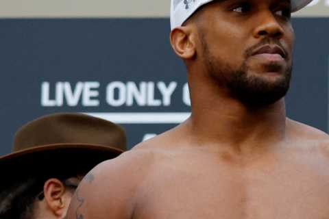 Anthony Joshua weighs in at career heaviest for Jermaine Franklin fight as fans say ‘this isn’t even fair’