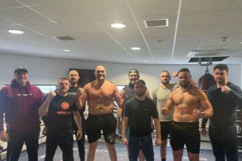 Fans all believe Tyson Fury has revealed next fight as he shares training pic from Good Friday workout in gym