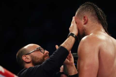 Watch moment doctor holds up fingers to assess if Joe Joyce can see through horror swollen eye before calling off fight