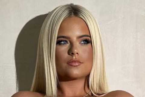 Fans can’t get over busty boxing ring girl Apollonia Llewellyn’s sexy outfit as she stuns in revealing bra and hot pants