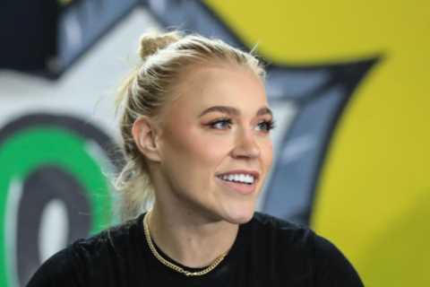 I’m Elle Brooke’s trainer, she’s a natural athlete who can punch and could become a professional boxer
