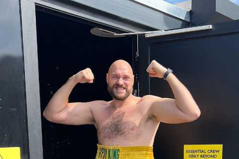 Tyson Fury Mocks Usyk's Low Blow as Fans Call for 'Greedy Belly vs Soft Belly' Showdown