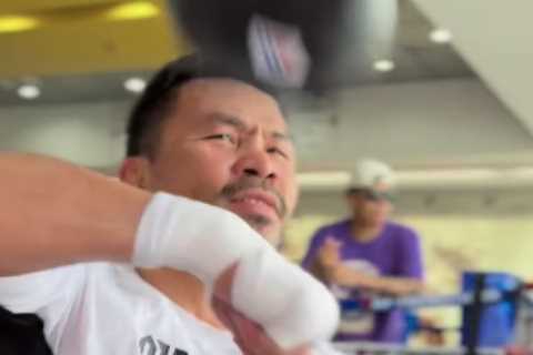 Manny Pacquiao Shows Off Speed in Boxing Comeback