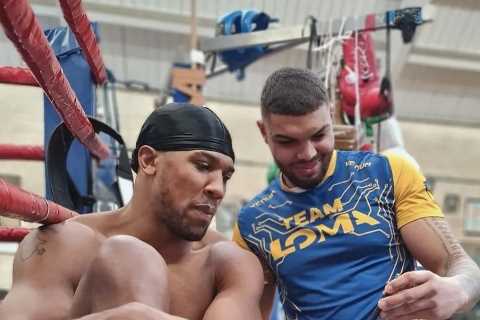 Anthony Joshua's 6ft 8in Boxing Prospect Spars with Usyk and Wilder for Fury Fights