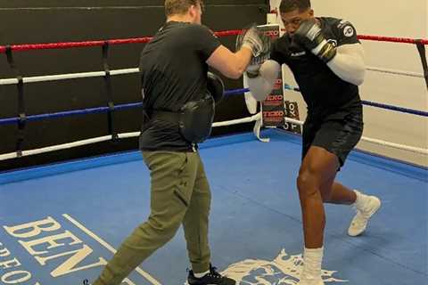 Anthony Joshua Back in Training with Coach Ben Davison, Set to Fight into His 40s