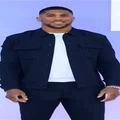 AJ's Elbow Surgery Throws Wrench in Boxing Comeback – Fury Showdown on Ice