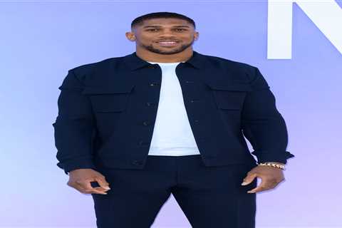AJ's Elbow Surgery Throws Wrench in Boxing Comeback – Fury Showdown on Ice